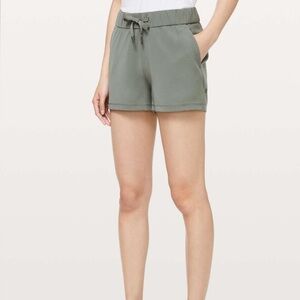Lululemon Woven Sage Green On the Fly short 2.5"